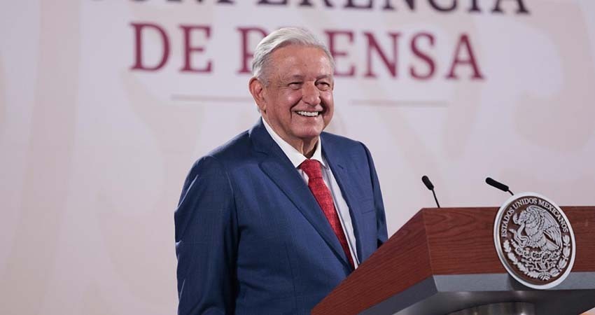 López Obrador renuncia a Morena tras 10 años de militancia