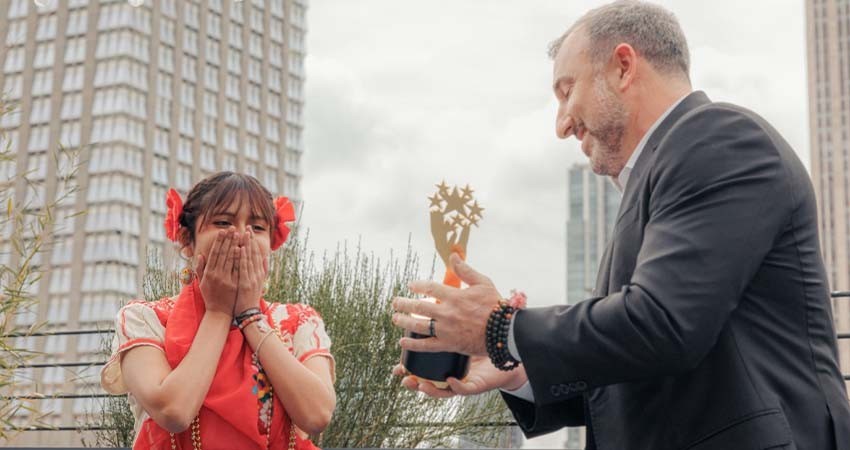 Premian a egresada del Conalep como la mejor estudiante del mundo