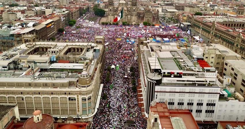 Mexicanos celebran en el Zócalo el inicio del sexenio de Claudia Sheinbaum