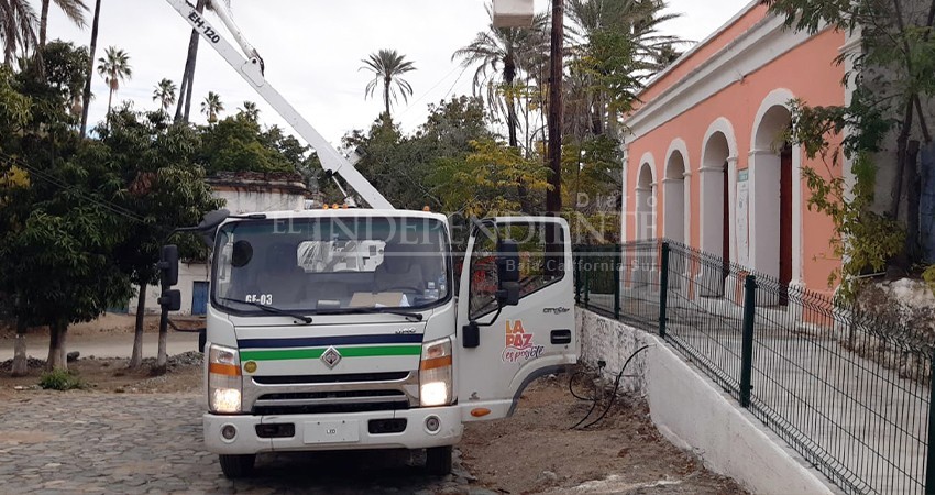 Ayuntamiento La Paz refuerza instalación de luminarias solares para mejorar alumbrado público