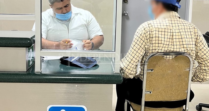 Regidora exige protocolos de atención urgente para adultos mayores y personas con discapacidad en IMSS