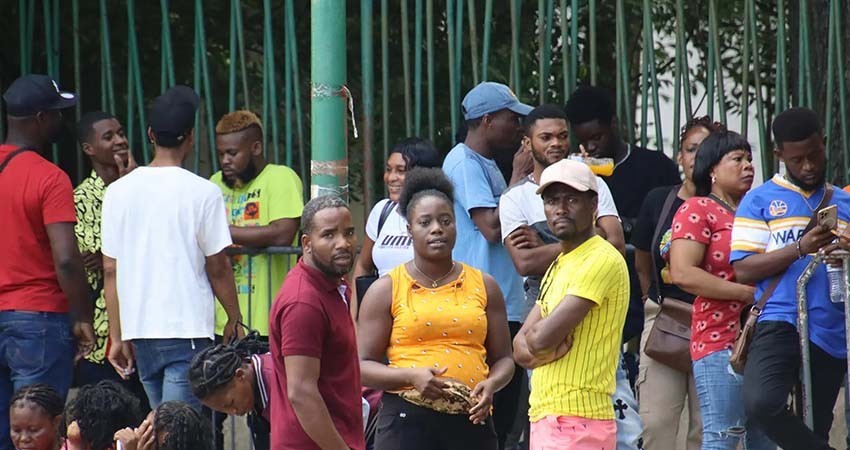 Peticiones de asilo en México caen casi a la mitad