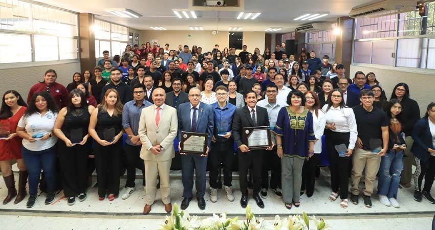 Recibe UABCS acreditación para programas de Economía y Negocios e Innovación Económica por parte del CONACE