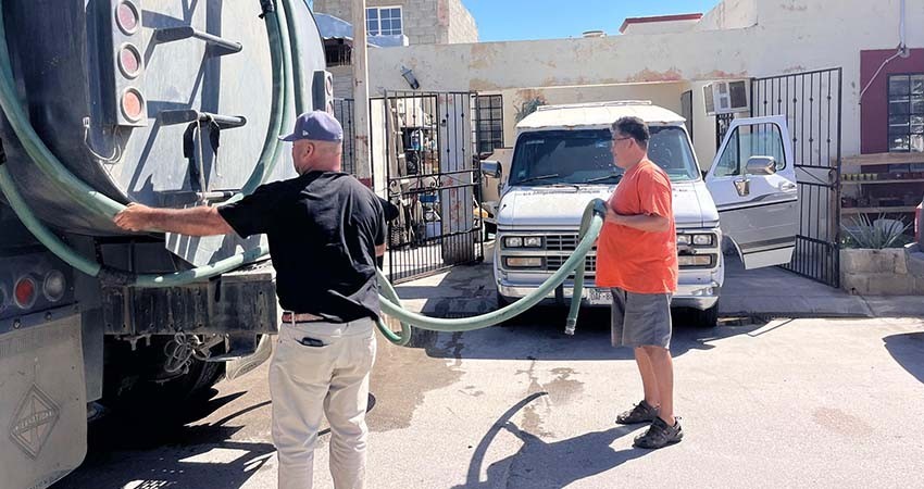 Programa emergente de agua en pipas llega a la colonia cangrejos 1 y 3 en Cabo San Lucas
