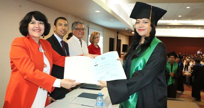 UABCS Los Cabos egresa 178 estudiantes de diferentes carreras