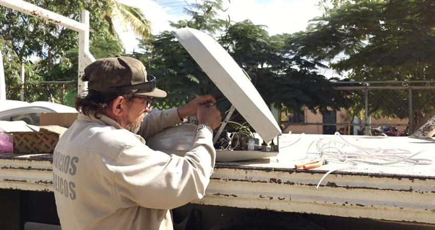 Tras reportes, realiza Servicios Públicos reparación de alumbrado público en colonias de Los Cabos