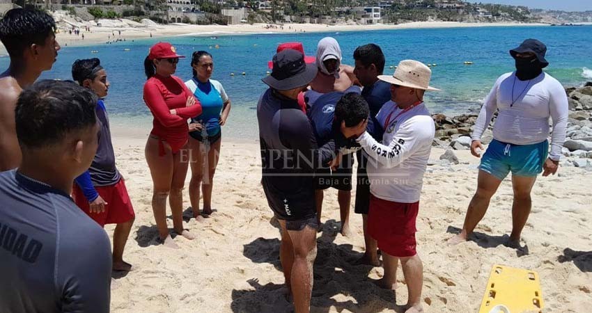 Entre octubre y noviembre, ZOFEMAT realizó más de 30 rescates acuáticos en playas de Los Cabos