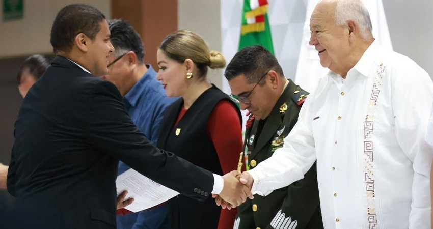 Reconoce Castro Cosío la profesionalización de 21 nuevos agentes de investigación criminal de la PGJE