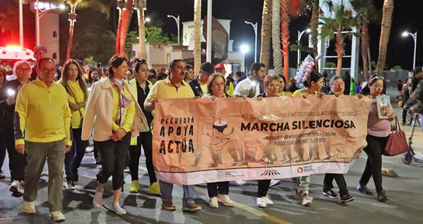 Marchan para concientizar a la sociedad sobre víctimas de accidentes de tráfico