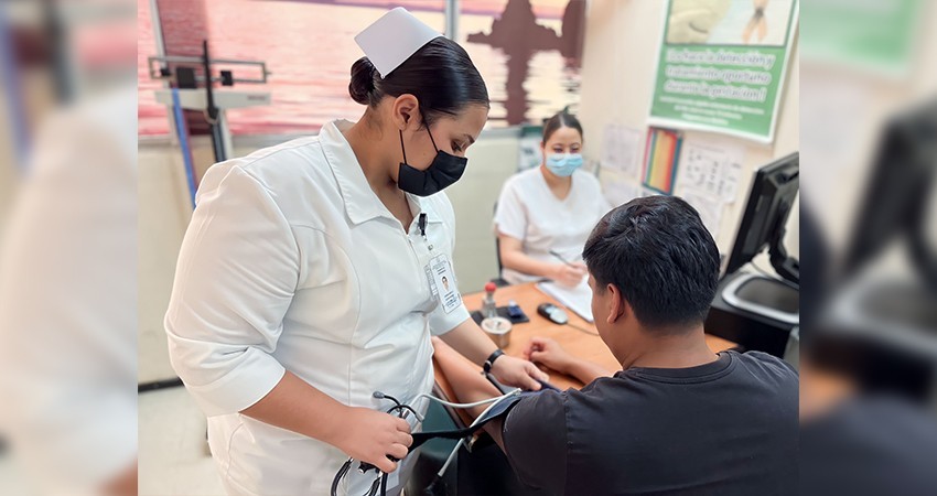 Hombres mayores de 45 años deben revisarse la próstata cada año para detectar anormalidades: Félix Garza