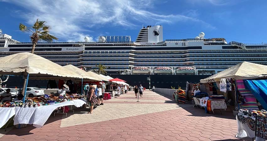 Desde San Diego California, arriba a La Paz el crucero “Koningsdam”