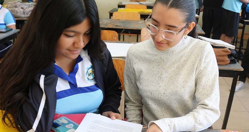 Garantiza beca universal “Rita Cetina” el derecho a la educación secundaria