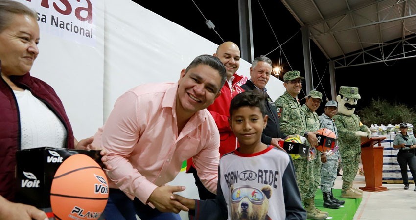 DIF La Paz participa en jornada social en la colonia Márquez de León