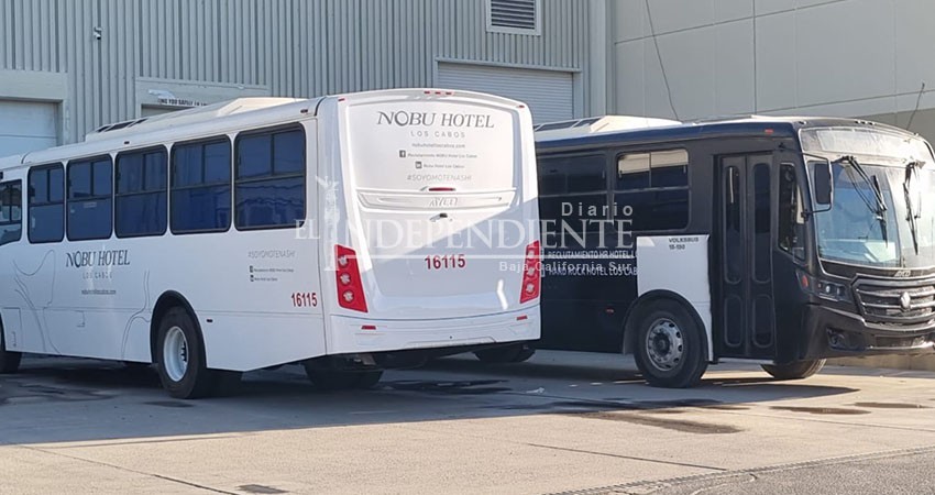 Servidores del transporte y hoteleros llaman a las autoridades para que verifiquen el funcionamiento de transportadoras irregulares en Los Cabos