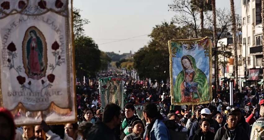 La Virgen de Guadalupe, entre fervor y sueños migrantes, impulsa ingresos récord en México