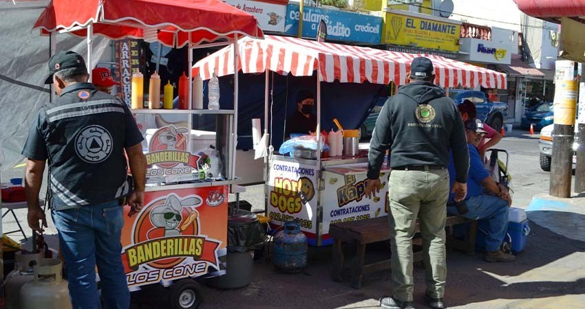 Protección Civil Municipal realiza recorridos en el Tianguis Navideño