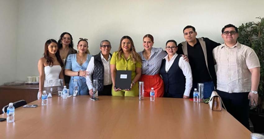 Estudiantes de Derecho de la UABCS entregan iniciativa de reforma legal con enfoque en la violencia a la intimidad sexual