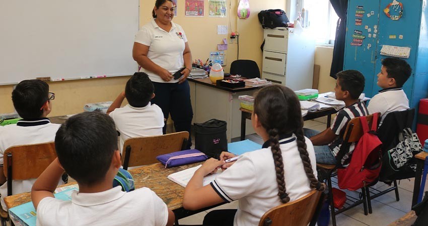 36 docentes de educación especial reciben plazas definitivas y temporales