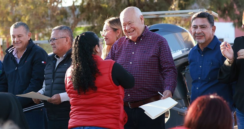 El gobernador de BCS entrega apoyos productivos y viviendas por más de 8 MDP en Comondú