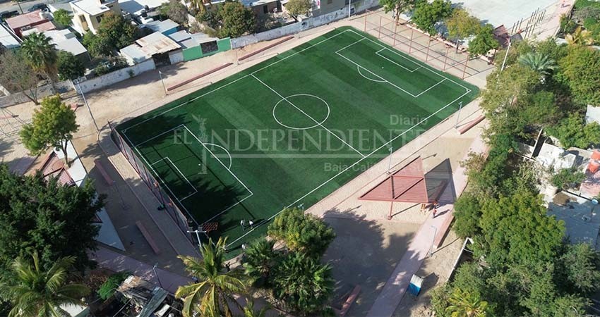 Supervisa la alcaldesa de La Paz avances de la construcción del parque Gpe Victoria