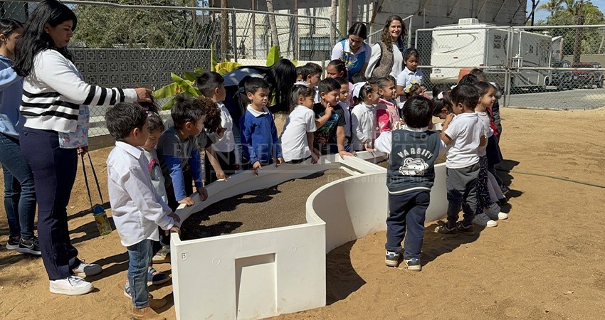 Instalan huertos escolares en planteles de La Playa; más de 150 niños tiene acceso a este programa