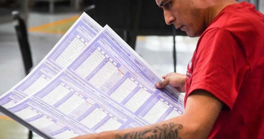 Tribunal Electoral valida modelos de casilla del INE para elección judicial; funcionarios no contarán los votos