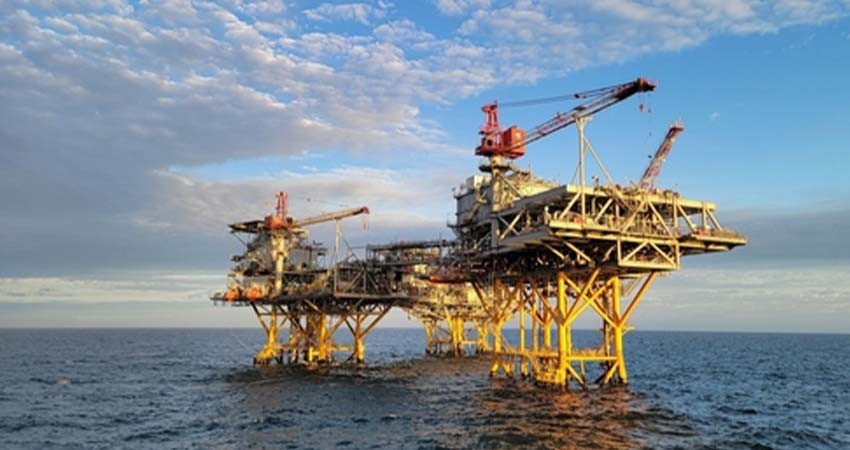 ONG pide a Sheinbaum crear zona de veda petrolera en el Golfo de México