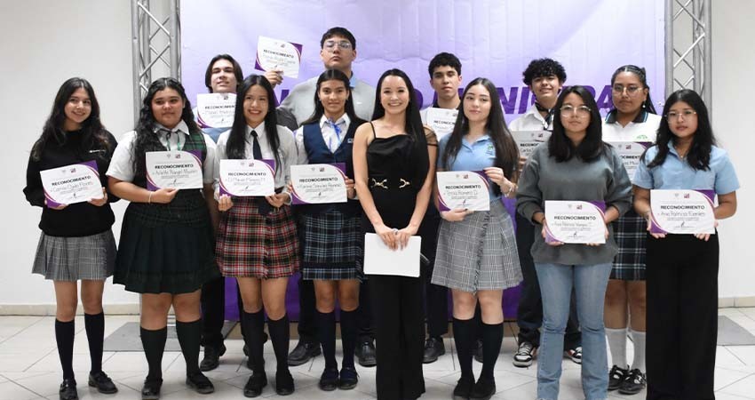 Jóvenes paceños destacan en el Concurso Municipal de Oratoria