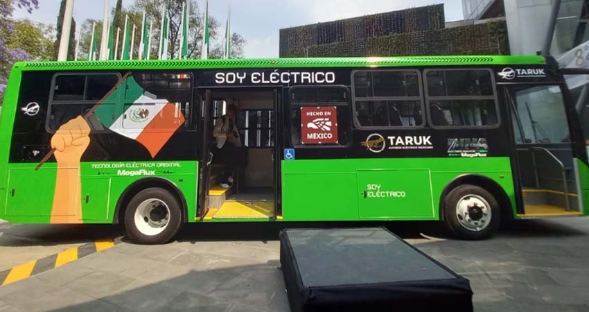 Gobierno presenta Taruk, primer autobús eléctrico fabricado en México