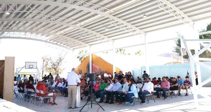 Entrega Víctor Castro, rehabilitación de cancha pública en San Antonio