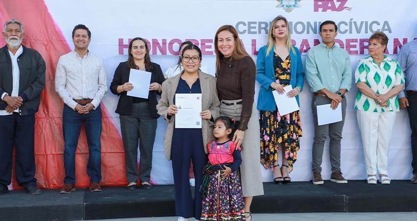 Avanza inclusión indígena en La Paz con entrega de certificados a intérpretes mixtecos