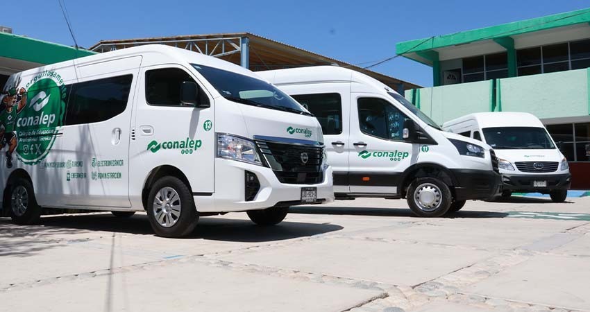 Entrega Castro Cosío vehículos, mejoramiento y equipamiento escolar en CONALEP por 13 mdp