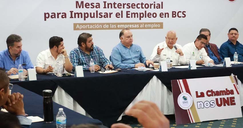 El gobernador Castro Cosío convoca a fortalecer estrategias para mantener el liderazgo laboral en el país