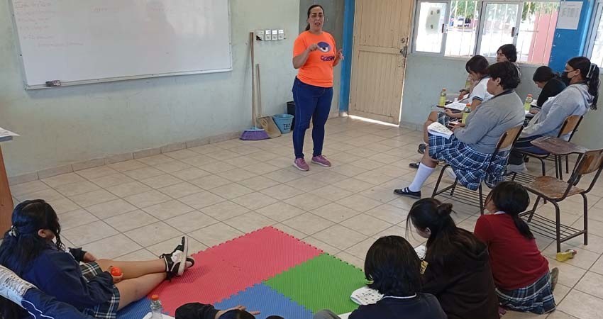 Jóvenes de Chametla reciben taller sobre derechos sexuales y reproductivos