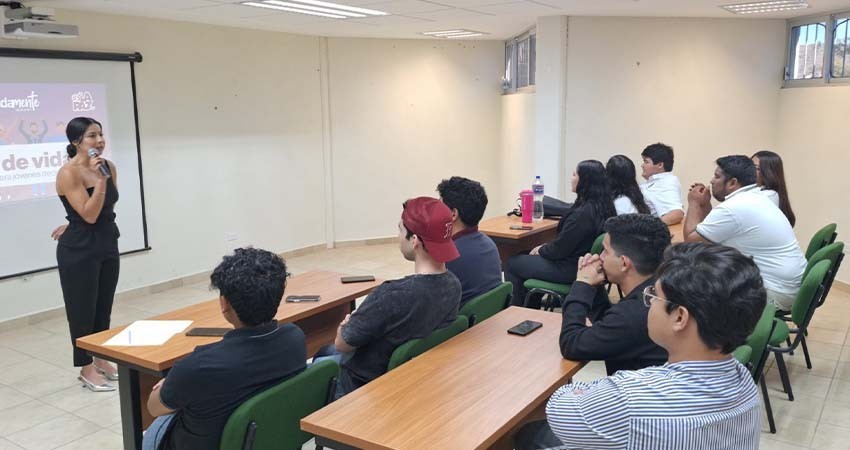 Imparte Juventud Municipal charlas a estudiantes de la Escuela Normal Superior