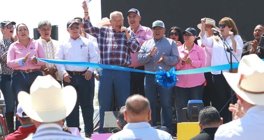 Inaugura Castro Cosío, la cuarta edición del Festival Gastronómico del Ostión en Santo Domingo