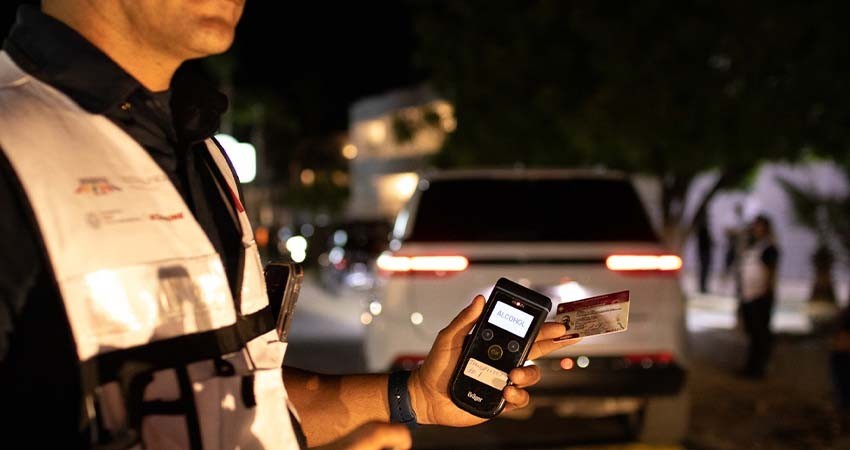 Implementa la Policía Municipal filtro de alcoholimetría por la seguridad vial