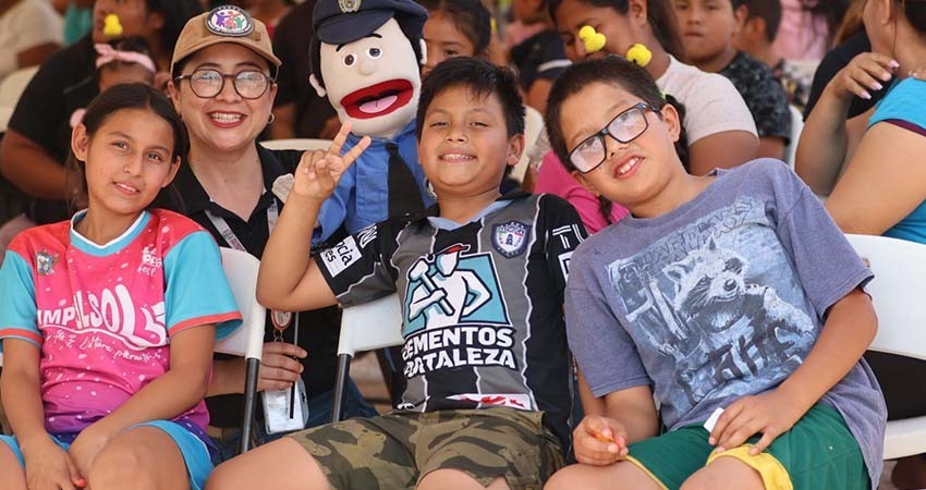 Festeja GAB de la SGG a niñas y niños de Ampliación Vista Hermosa, en La Paz