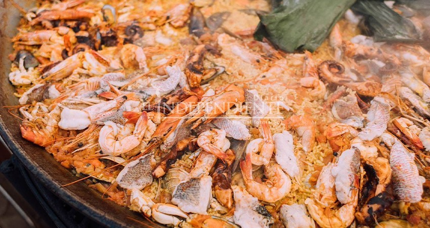 Club Rotario y el Festival de Paellas Los Cabos becan a 20 estudiantes