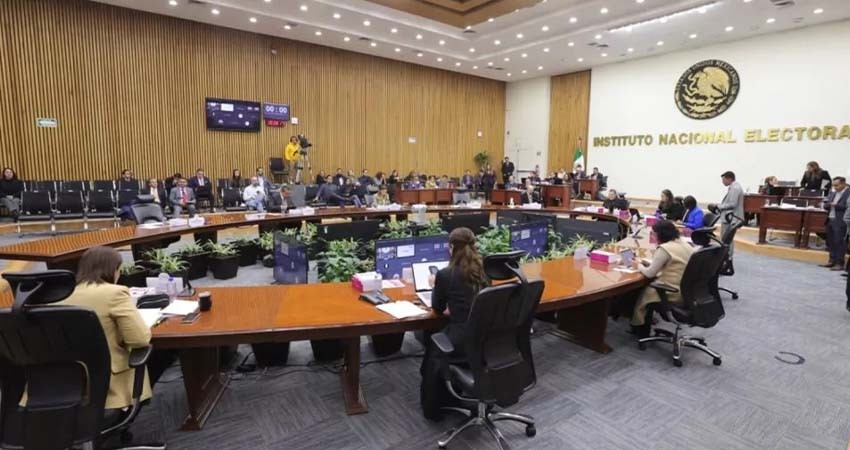 INE 'batea' al Senado; niega cancelación de 26 candidaturas a elección judicial