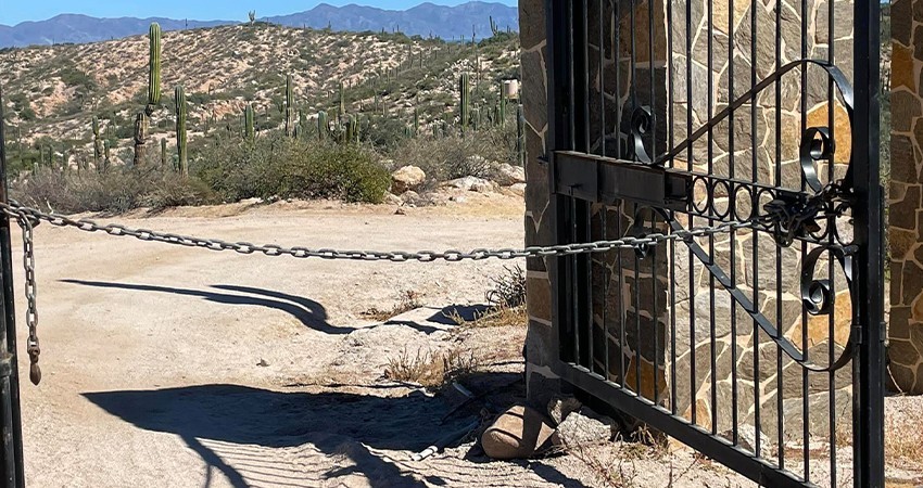 Pavel Castro: Continua el proceso legal para liberar accesos a las playas en La Paz