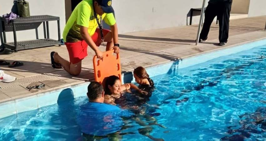Instructores del CEDEM “Memo” Ayón reciben curso de rescate acuático