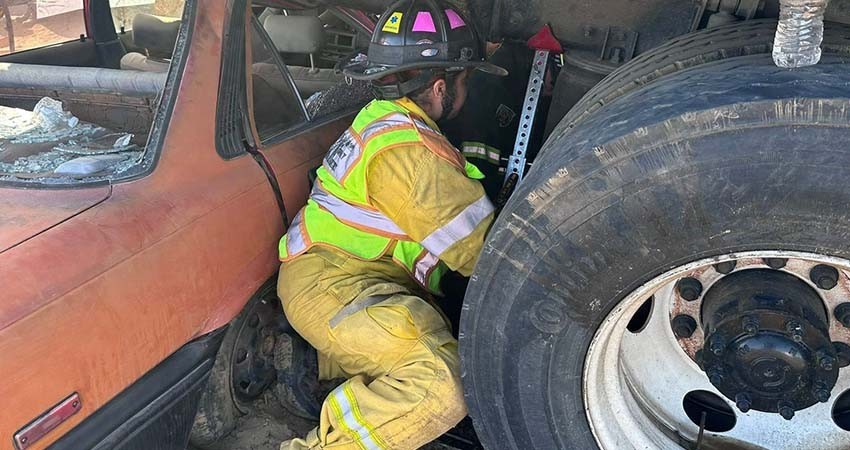 Se capacitan bomberos de La Paz en técnicas de rescate vehicular