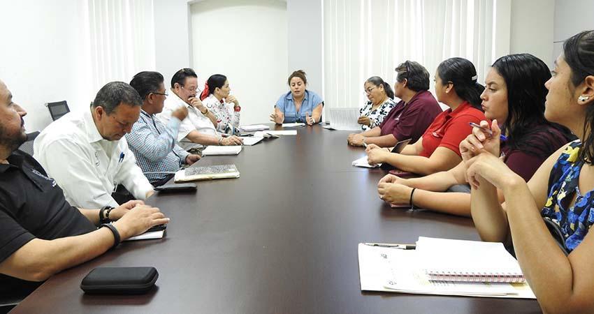 Sostienen reunión para optimizar procesos administrativos en los mercados municipales