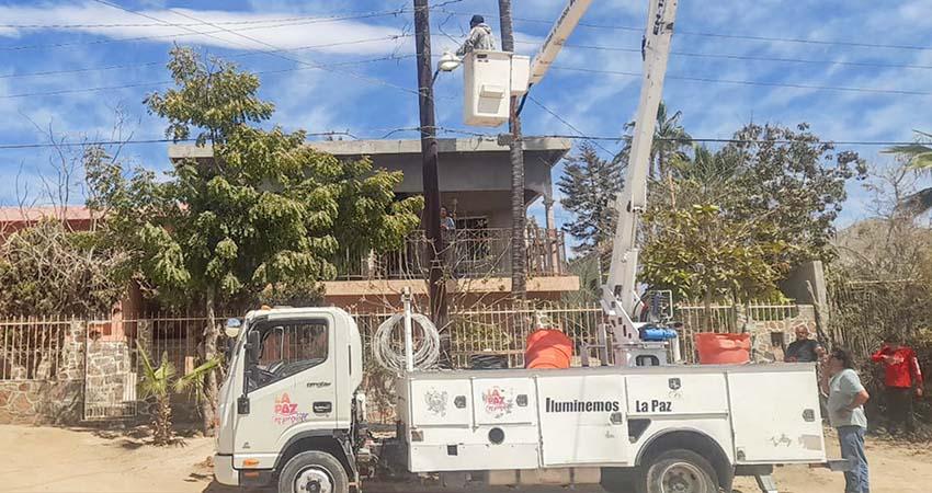 Rehabilita Ayuntamiento de La Paz más de 150 luminarias en la zona rural y urbana