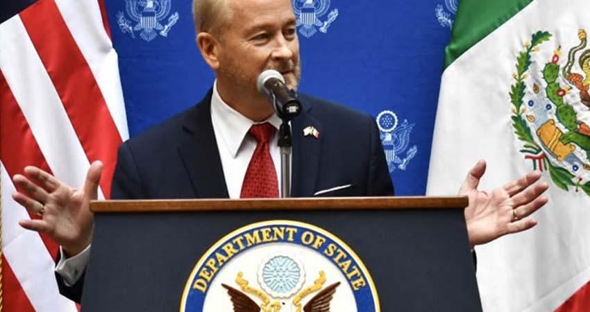 Embajador de EU pide a México unirse contra las amenazas; 'no solo competimos con China', dice