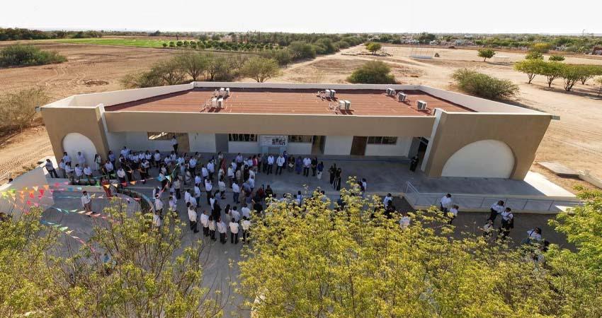 Entrega el gobierno estatal a UABCS nueva infraestructura cultural y parque vehicular