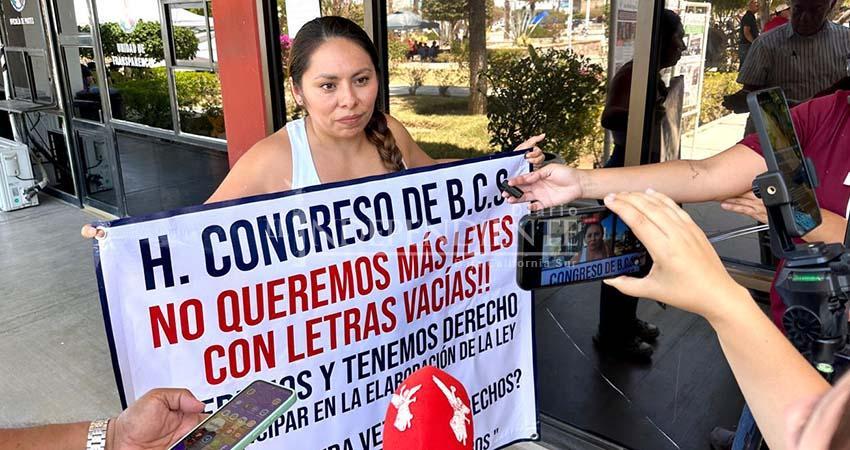 “No nos escuchan”: Padres de familia protestan por nueva Ley de Autismo