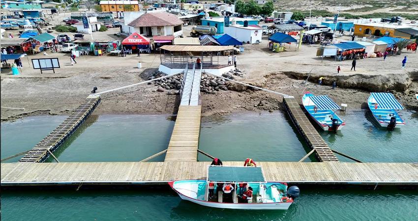 Avanza el Ayuntamiento de La Paz en el proceso de electrificación de Puerto Chale