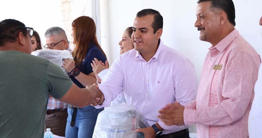 Entrega Gobierno del Estado uniformes a personal sindicalizado y de confianza